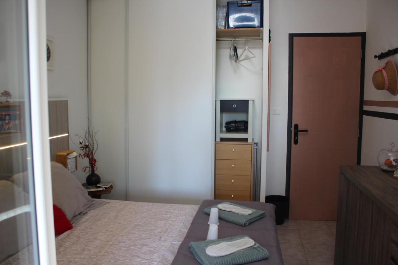 Philippe & Marie, A Louer Petite Chambre Chez L'Habitant Avec Terrasse Dans Villa, Au Pied Du Luberon كوكورون المظهر الخارجي الصورة